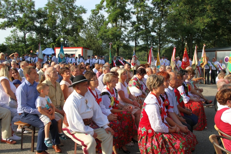 DOŻYNKI GMINNE I ŚWIĘTO PSZCZELARZY
