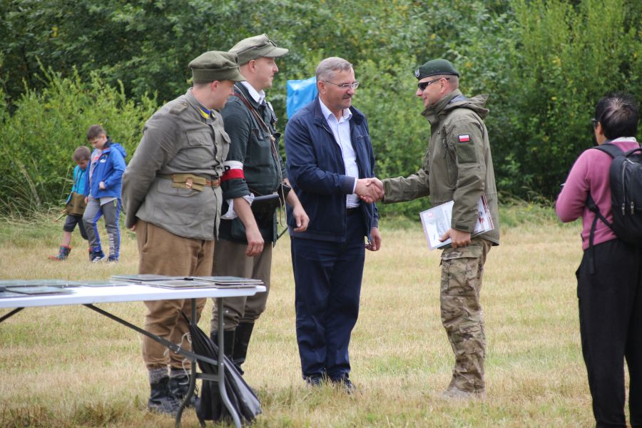 REKONSTRUKCJA HISTORYCZNA W 75 ROCZNICĘ ZRZUTÓW ALIANCKICH NA DZIELCU